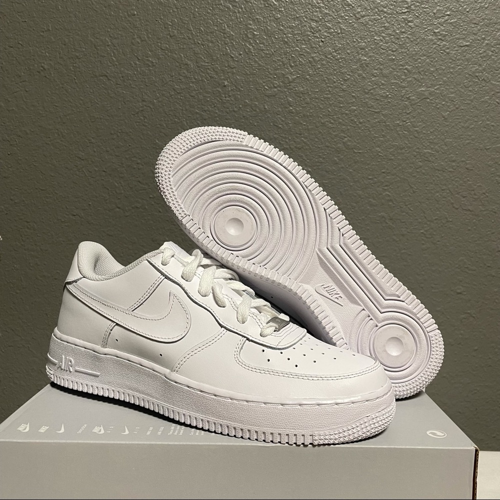 Nike Air Force 1 ‘07 Low Triple White NEW size 7Y